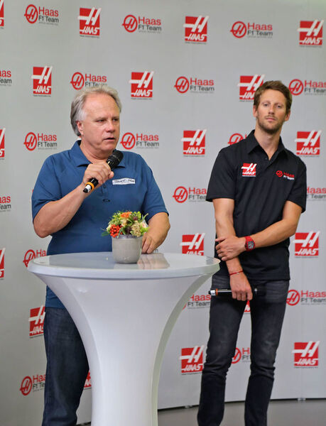 Gene Haas directeur général de Haas Automation Inc. et Romain Grosjean le pilote franco-suisse sur Ferrari de l'écurie Haas F1 Team. (JR Gonthier)