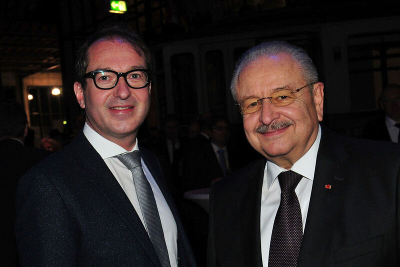 Alexander Dobrindt (li.) mit ZDK-Präsident Jürgen Karpinski. (Zietz)