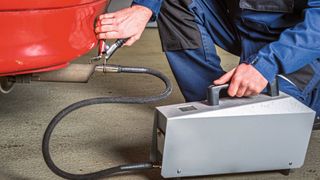 Abermals muss die Einführung der Partikelzählung verschoben werden. Wann sie nun kommen soll, entscheidet sich erst im kommenden Jahr. (Bild: uleiber - stock.adobe.com)