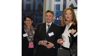 Edeltraud Wahl, Ausbildungsleiterin bei RAFI, Markus Folz, Bereichsleiter Organisationsentwicklung und Isabelle Eicher, Teamleiterin Personalmanagement und -entwicklung (v.l.) freuen sich über den dritten Platz beim Bundesfinale des IHK Bildungspreis 2014 in Berlin (Bild: RAFI)