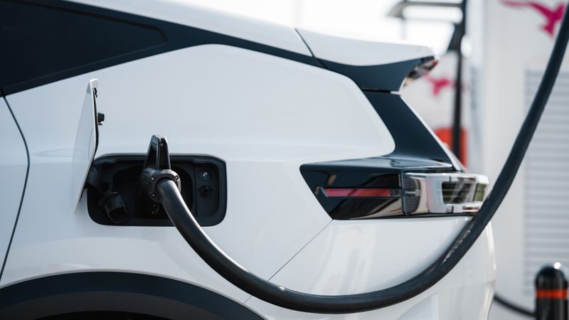 Das Fraunhofer ISI hat 14 Fragen zur Elektromobilität beantwortet.(Bild:  Polestar)