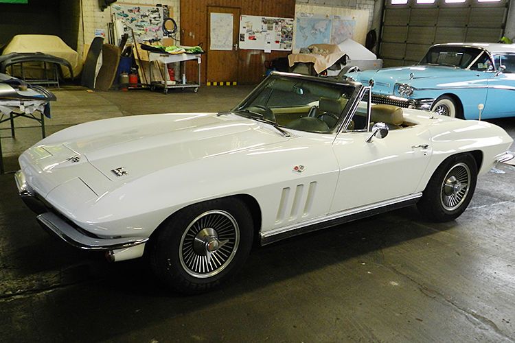Der Mitsubishi-Händler aus Würzburg fährt auf der Oldtimer-Rallye seine Corvette Stingray C2 aus. (Foto: Eck)