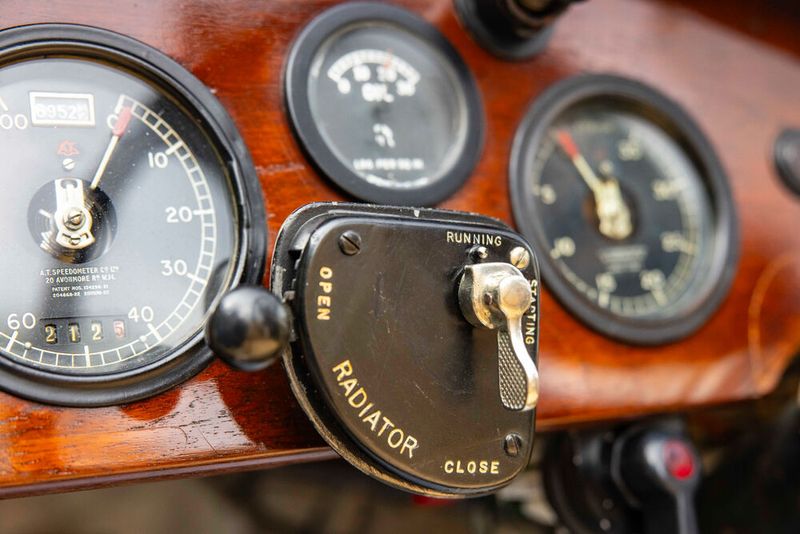 Braucht der Motor mehr oder weniger Kühlung? Hier konnte der Fahrer noch selbst entscheiden. (Bild: Rolls-Royce)