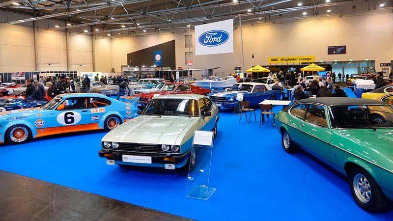 Zugegeben: Ford präsentierte sich noch nie selbst auf Oldtimermessen, überließ die Arbeit stets den Clubs. Damit befinden sich die Kölner mittlerweile in guter Gesellschaft, nachdem im Zuge von Corona fast alle große Hersteller der Techno Classica den Rücken gekehrt haben. (Bild: Dominsky – VCG)