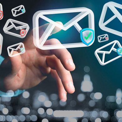 Papier-Compliance schützt nicht vor Cyberangriffen. Echte Cybersicherheit entsteht dort, wo Mitarbeitende unter realen Bedingungen sicherheitsgerecht handeln können. (Bild: © Production Perig - stock.adobe.com)