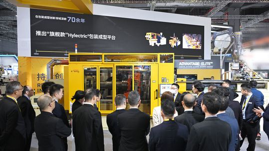 Running live at the show was a 16-cavity Hylectric 400-tonne injection moulding system.(Source:  Husky)