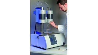 Abb.1: Die STA 449 F1 Jupiter für die simultane thermische Analyse (Im Bild mit einer Doppelofenanordnung).  (Bild: Netzsch-Gerätebau)