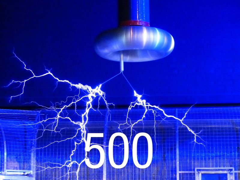 Volt Spannung bei einem Strom von 0,83 Ampere und somit eine Leistung von 415 Watt kann ein Zitteraal mit seinem Körper erzeugen. Sein Kopf fungiert als Plus-, sein Schwanz als Minuspol. Der Zitteraal nutzt diese Fähigkeit zur Jagd, zur Verteidigung als auch zur Orientierung.  (Bild: Pixabay unter CC0 Public Domain)