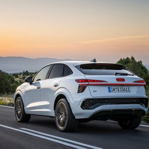 Wie bei Sportback-Varianten üblich, ist das Heck des Q3 angeschrägter als bei Q3 SUV.(Bild:  Audi)