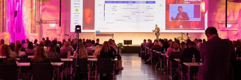 Die B2B Marketing Days 2022 lockten rund 300 Teilnehmer in das Würzburger Vogel Convention Center.