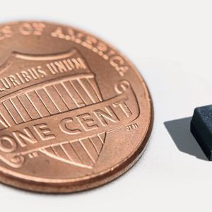 Der Baustein AS7221 ist ein Smart Lighting Manager, der sich in Deckeneinbauleuchten und andere Designs mit wenig Einbauraum integrieren lässt. (Bild:  ams)