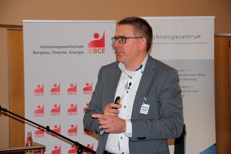 Dr. Thorsten Pötter, Bayer Technology Services bei seinem Impulsvortrag in Frankfurt.  (Bild: Acatech)
