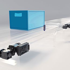 Behälterfördertechnik: Gurtförderer mit Winkelgetriebe inklusive ABM-Umrichter  als Antrieb(Bild:  ABM Greiffenberger Antriebstechnik GmbH)