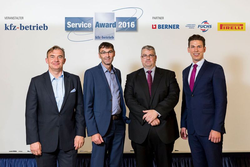 Fachkundige Vertreter der Sponsoren waren bei der Bewertung der Betriebe dabei. Von links nach rechts: Peter Siegert und Thomas Wagner (Berner), Stefan Wießmann (Pirelli) und Stephan Lenz (Fuchs Schmierstoffe). (Stefan Bausewein)