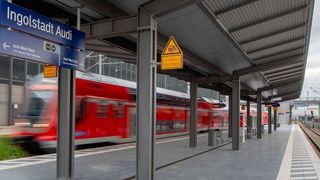 In einer zweiten Ausbaustufe ist es möglich, dass Züge auch aus anderen Richtungen als der Strecke Ingolstadt-Treuchtlingen den Bahnhalt „Ingolstadt Audi“ anfahren. (Audi)