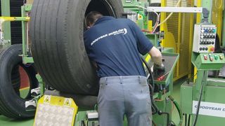 Goodyear Dunlop betrachtet die konzerneigene Premium-Runderneuerung als wichtigen Bestandteil seines Flottenmanagement-Programms Fleet-First. Bild: Goodyear Dunlop (Archiv: Vogel Business Media)