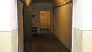 Dort, wo heute neue VWs entstehen, besser gesagt unter dem Presswerk, beherbergt eine alte Bunkeranlage die sogenannte „Erinnerungsstätte“. (Dominsky/»kfz-betrieb«)