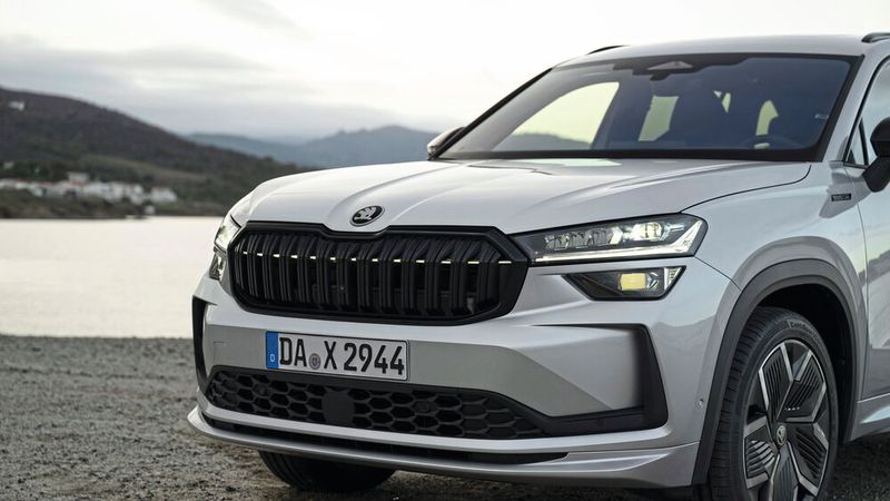 Für BEV-Freunde verweist Skoda auf den Enyaq – die Front des Kodiaq (im Bild) erinnert an das E-Modell. (Bild: Skoda)