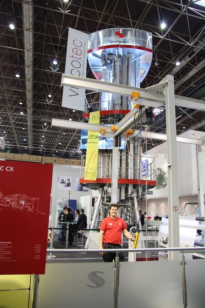 K 2013 Impressionen: Die Riesenanlagen der Folien-Extrudeure. (Bild: Königsreuther)
