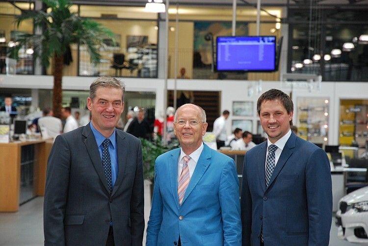 Die Männer hinter dem Erfolg: Geschäftsführer Dierk Harneid, Inhaber Kurt Schnauck und Leiter Aftersales Kai-Uwe Wunder (von links). (Foto: Rosenow)