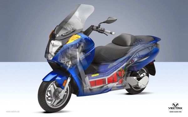 Den VECTRIX VX-1 für die Führerscheinklasse A, A1 oder B mit einer Höchstgeschwindigkeit von 110 km/h gibt es in den Varianten VX-1, VX-1 Li und VX-1 Li+: der VX-1 hat einen NiMH-Akku mit 3,7 kWh für eine Reichweite von 50 bis 100 km, der VX-1 Li einen Li-Ion-Akku mit ebenfalls 3,6 kWh, der aber 36 kg leichter ist, der VX-1 Li+ hat einen Li-Ion-Akku mit 5,4 kWh und 80 bis 120 km Reichweite (Bild: Vectrix)