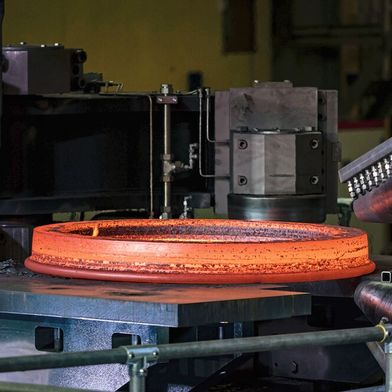 The system allows rings with a diameter of up to 79 inches and a height of up to 16 inches to be rolled. (Image:Andritz Schuler)