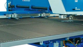 Bild 1: Die CNC-Stanzmaschine Multipunch ist für die Komplettbearbeitung mit einer zusätzlichen Fräseinheit erhältlich. (Bild: Boschert)