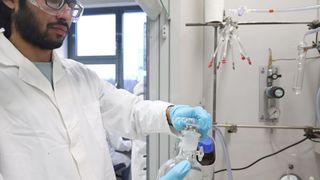 Kushik, Promotionsstudent bei Dr. habil. Christian Hering-Junghans, stieß durch Zufall auf die neue Azid-Wittig Reaktion. (Bild: Likat/ Gohlke)