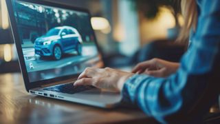 Online für Bestandsfahrzeuge werben: Auf Autoanzeigen in Google haben sich viele Händler zwar noch nicht vorbereitet, sie wollen das Format zugleich aber nutzen. (Bild: © ittipol - stock.adobe.com)