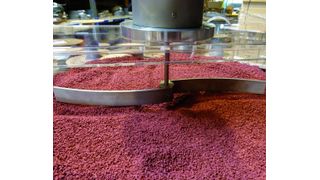 Der MBA 808 kann nicht nur die Füllhöhe erfassen, sondern zusätzlich auch den Schüttkegel verkleinern. (Bild: SMB-MBA)