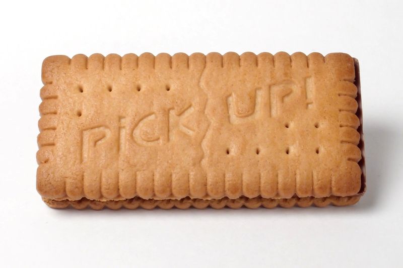 Platz 13: Gebäckriegel (10,1 Prozent )Für den kleinen Hunger zwischendurch, genehmigten sich 2016 etwa 10 Prozent der deutschen Bevölkerung einen kleinen Snack.     Weitere interessante Beiträge rund um das Thema Süßigkeiten & Ernährung:    - Dossier Übergewicht & Ernährung      - Woher kommt der Schmelz der Schokolade?      - Unnachahmliche Süße: über die Schwierigkeit vom Zucker zu lassen     (Bild: SKopp - Eigenes Werk, CC BY-SA 4.0 via Wikimedia Commons, https://commons.wikimedia.org/w/index.php?curid=39152140) (Bild: SKopp)