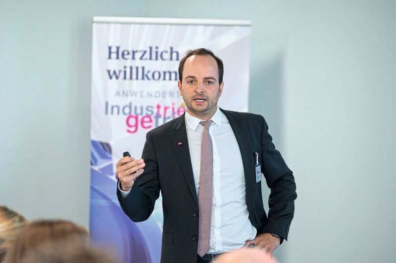 Dr. Frank Müller, Bereichsleiter Konstruktion und Entwicklung bei der Stama Maschinenfabrik GmbH, ergänzte mit einem Beispiel aus der Praxis. Bei Stama wurde das Galaxie-Getriebe in einer neuen Werkzeugmaschine verbaut. (J. Untch/Vogel Corporate Media)
