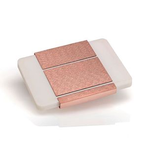 Technische Keramik wird im Elektroauto beispielsweise in Spannungswandlern, der Antriebssteuerung, Ladeeinheit und im Thermomanagement von Hochleistungs-LEDs eingesetzt.(Bild:  Ceramtec)