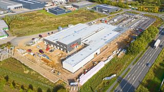 In Rhede baut die Herbrand-Gruppe ein Autohaus, das die beiden Standorte Borken und Bocholt ersetzen wird. (Bild: Herbrand)