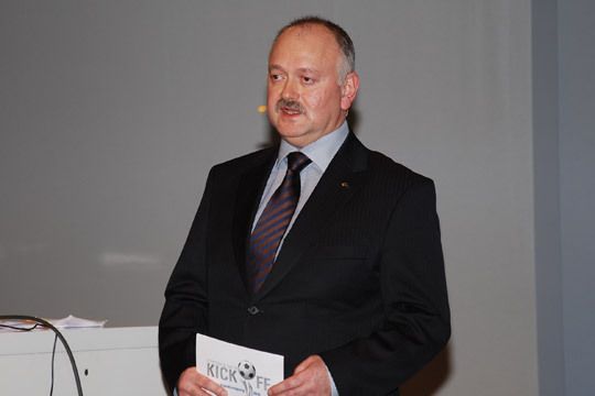 Karl Hell, Bereichsleiter Aftersales, präsentierte den Händlern neue Tools für das Servicegeschäft. (Archiv: Vogel Business Media)