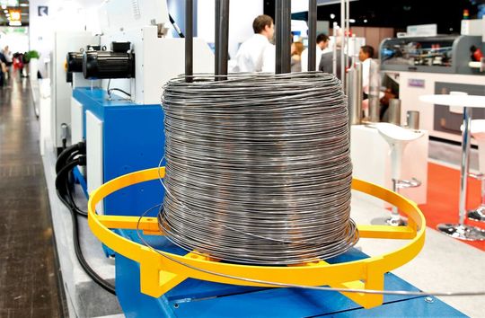 Die Art von Exponaten muss auf interessierte Besucherblicke noch etwas warten! Denn die Veranstalter der Weltleitmessen „Wire und Tube“ haben beschlossen das Event in den Frühsommer 2022 zu verschieben. Doch das sei gut so!(Bild:  Messse Düsseldorf / C. Tillmann)