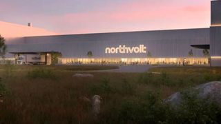 Abenddämmerung umgibt das Northvolt-Werk in Schweden. Nach dem Involvenzantrag vor einiger Zeit, wird jetzt klar, dass rund 2.800 schwedische Mitarbeiter ihre Jobs verlieren. Hier mehr zu dem, was nun Stand der Dinge ist ... (Bild: Northvolt)