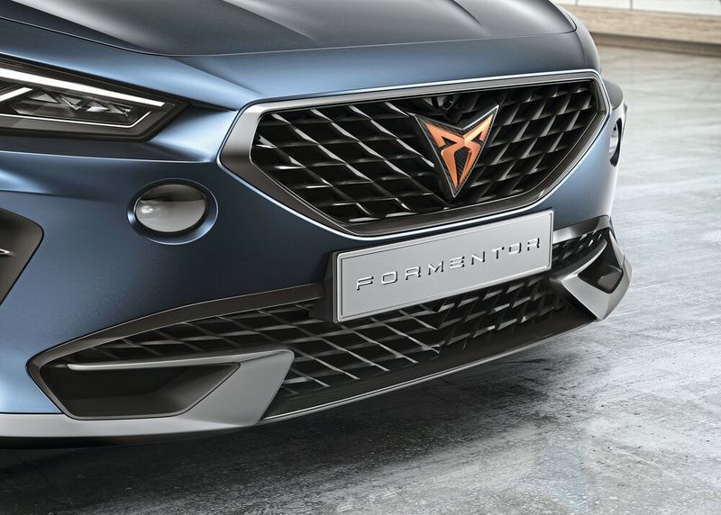 Für den Antrieb ist ein Plug-in-Hybrid-Benzinmotor mit drehmomentstarkem Elektromotor vorgesehen. Er erreicht laut Hersteller eine Gesamtleistung von 180 kW / 245 PS. (Bild: Seat)