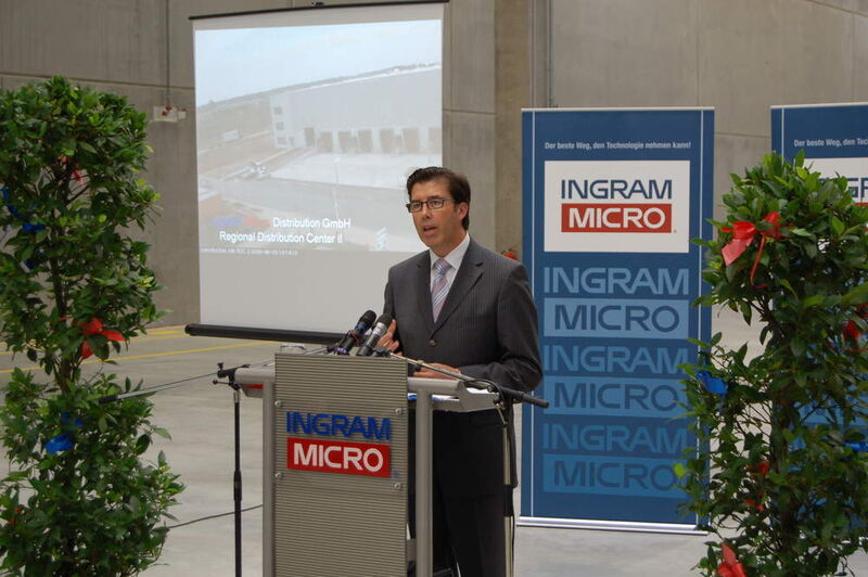 Ingram Micros Europa-Chef Jay Forbes lobte das Straubinger Logistik-Zentrum als vorbildlich. (Archiv: Vogel Business Media)