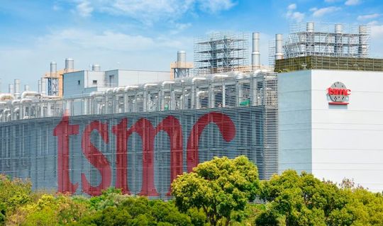 Hier blickt man auf ein Werk des Chipkonzerns TSMC auf Taiwan. Was viele nicht wissen, ist, dass TSMC einer der wichtigsten im Hintergrund agierenden Chiphersteller der Welt ist. Und es wird schwer, auf das angesammelte Know-how aufzuschließen ...(Bild:  TSCM)