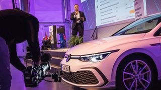 Continental präsentiert in der Live-Werkstatt sein Konzept Sindri – eine Anwendung, die in weniger als fünf Minuten einen kompletten Fahrzeugscan durchführt.  (Bild: Stefan Bausewein)