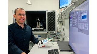 Prof. Dr. Benoit Merle hat mit seinem Team eine intermetallische Phase untersucht, die als Modellmaterial für sogenannte Nickelbasis-Superlegierungen dient. (Bild: Uni Kassel)