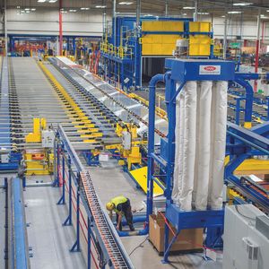 Das Aluminiumstrangpressen ist ein energieintensiver Prozess, der zunehmend elektrifiziert wird. (Bild: Gefran / OMAV)