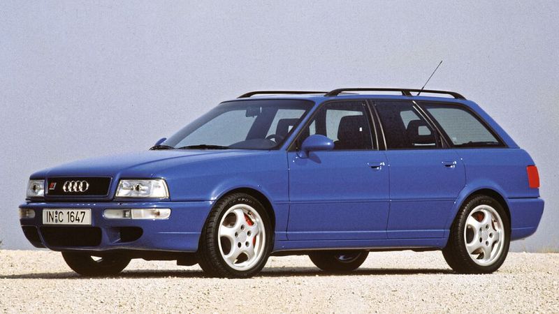 Der Audi Avant RS2 entstand als Kooperation zwischen Audi und Porsche auf Basis des Audi 80 Avant vom Typ B4/8C. Bei seinem Erscheinen 1994 war er der stärkste und schnellste Serien-Audi, der je gebaut wurde.  (Bild: Audi )