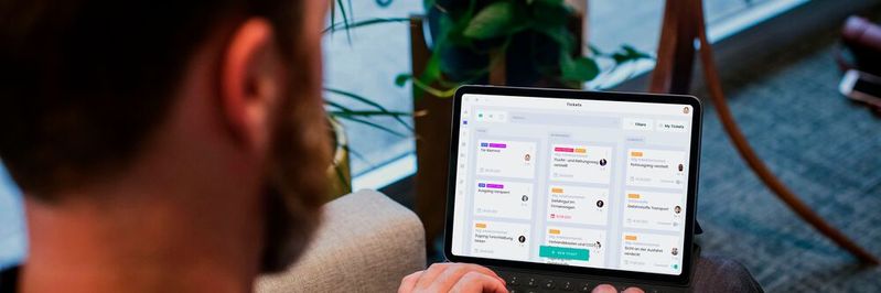 Digitale Produktionsprozesse: Ohne ein schwerfälliges ERP-System hat es Deguma Schütz geschafft, seine Produktionsprozesse über eine App zu planen, zu überwachen und zu steuern.(Bild:  5thIndustry)