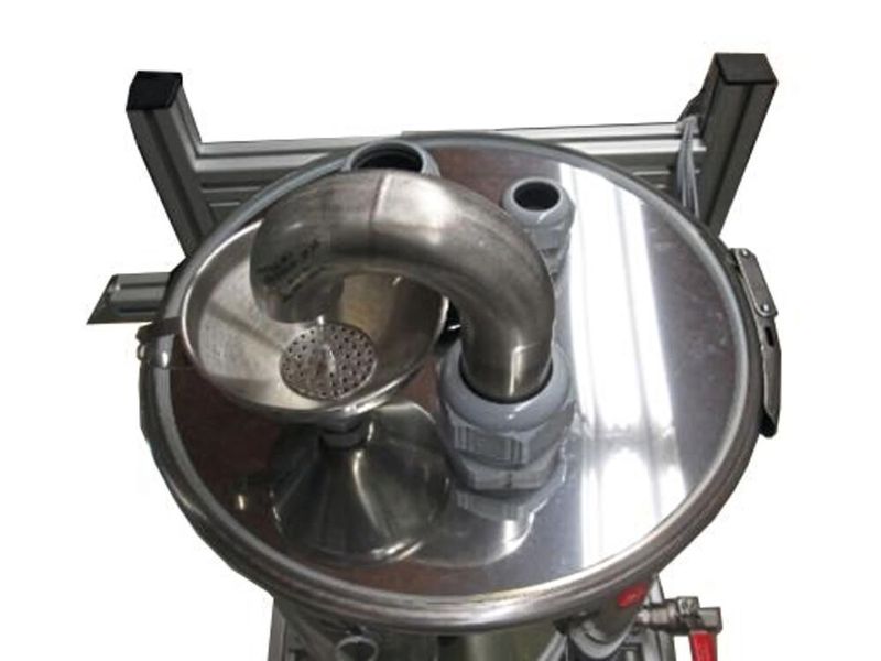 Abb.3: Technische Besonderheiten wie ein Filter am Einlass reduzieren den Schmutzeintrag ins Gesamtsystem und reduzieren somit u.a. Wartungsintervalle und Medienwechsel. (Bild: Julabo)