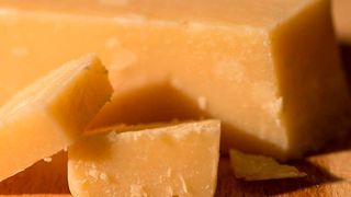 Welche Geschmacks- und Aromastoffe stecken in Parmesan? Dem sind TUM-Wissenschaftler nun nachgegangen. (Foto: TUM/ A. Battenberg)