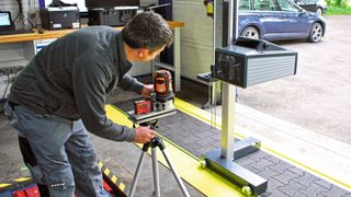 Bei der Kalibrierung von HU-Scheinwerferprüfplätzen gab es zum 1.1.21 Änderungen. Die betreffen jedoch nur erstmals abgenommene Plätze. (Bild: Dominsky/»kfz-betieb«)