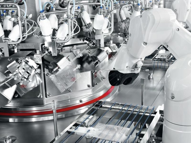 Im Bild: Eine halbautomatische Linie für die aseptische Befüllung und Versiegelung von vorsterilisierten Infusionsbeuteln (Harro Höfliger)
