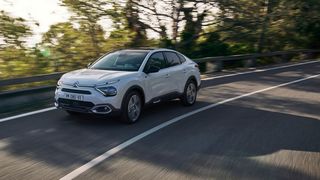 Den Citroen C4 X gibt es nur elektrisch. (Bild: Citroen)